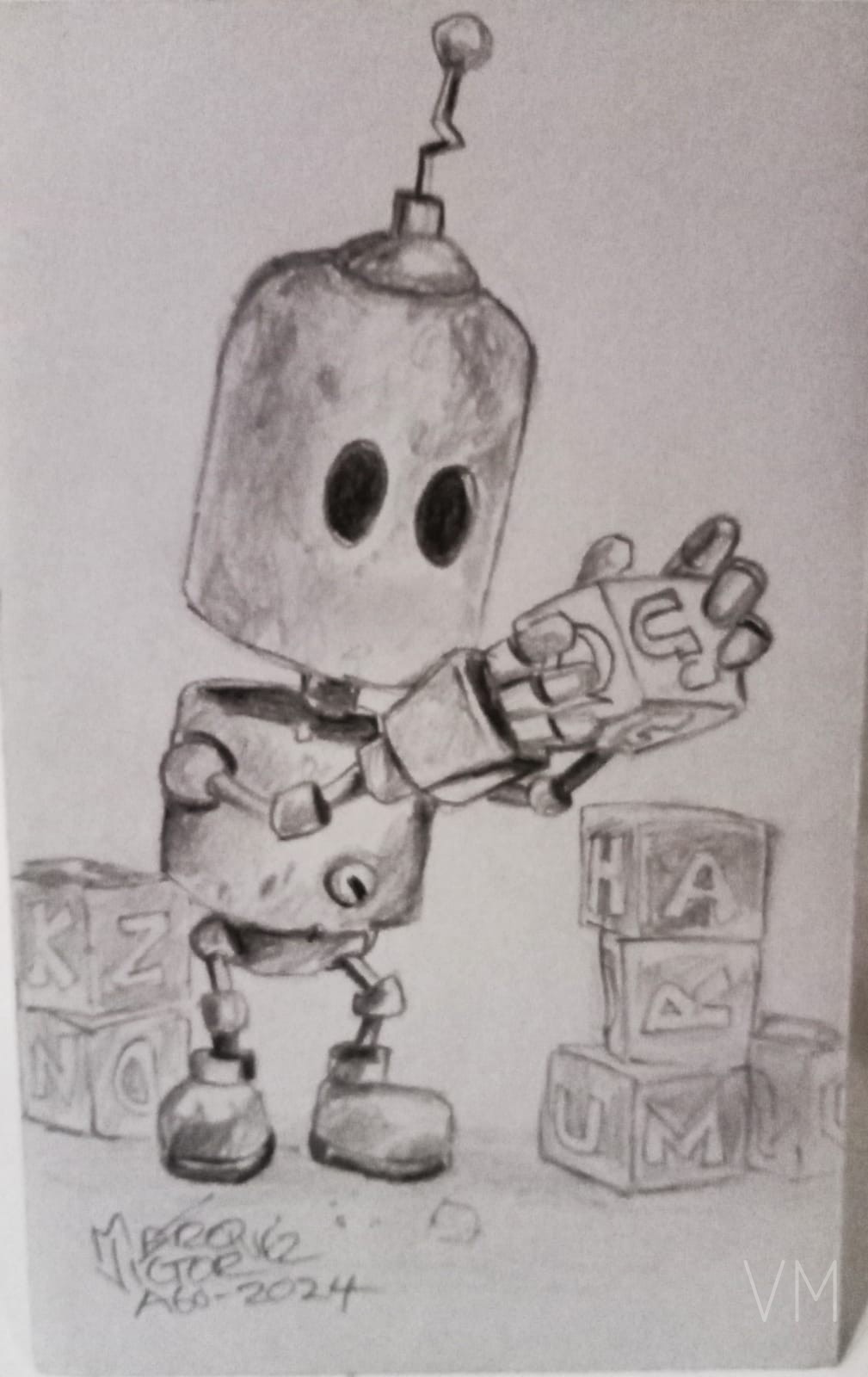 Tierno robot bebé jugando con cubos de letras del alfabeto.